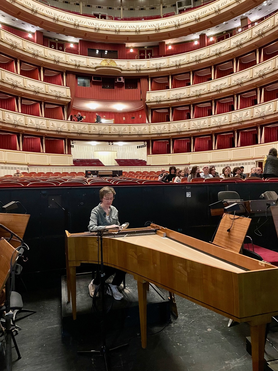 Mona Pianos – accord piano sur scène